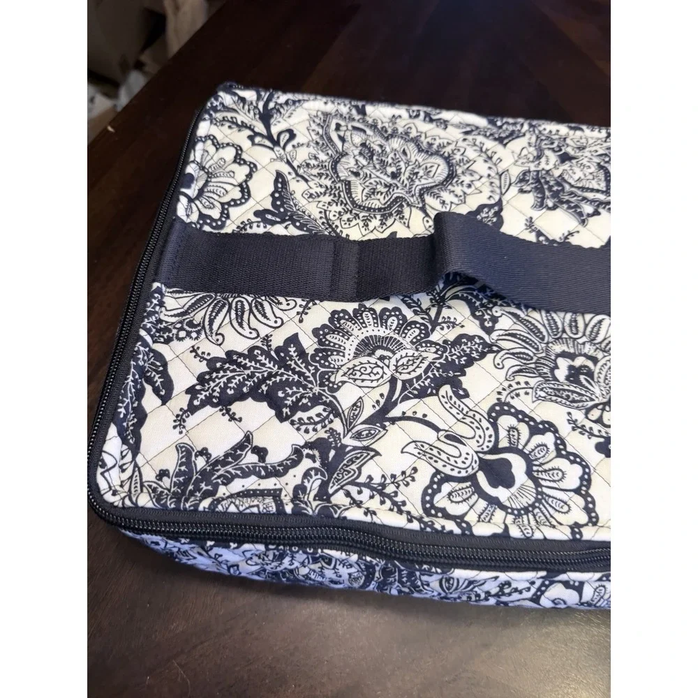 Vera Bradley Casserole Carrier Insulated Java Navy And White NWT
